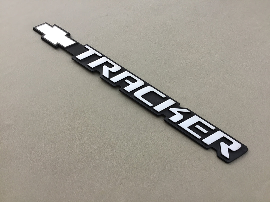 1999-2004 Chevrolet Tracker Tailgate Emblem