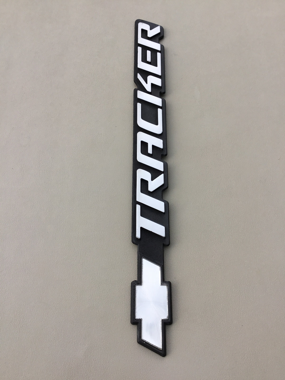 1999-2004 Chevrolet Tracker Tailgate Emblem
