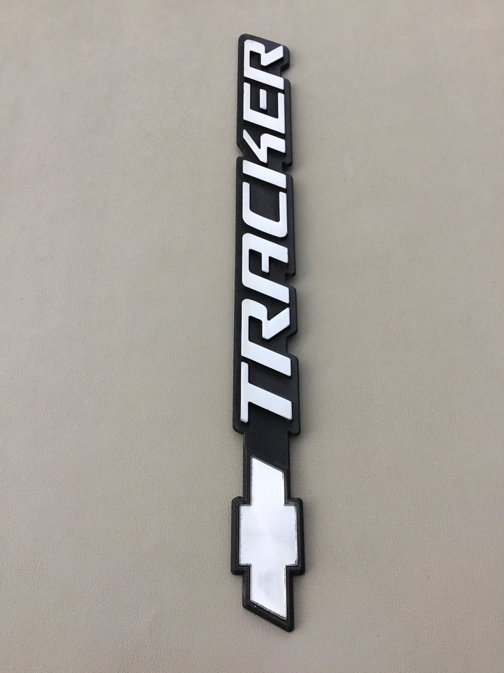 1999-2004 Chevrolet Tracker Tailgate Emblem