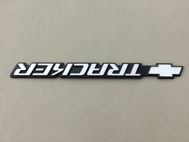 1999-2004 Chevrolet Tracker Tailgate Emblem