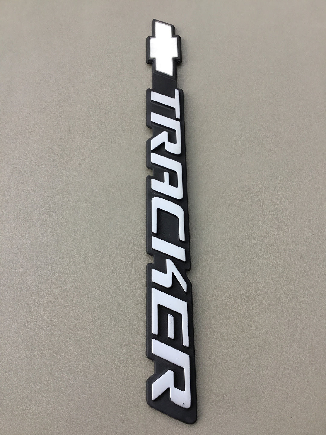 1999-2004 Chevrolet Tracker Tailgate Emblem