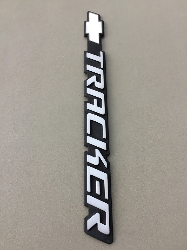 1999-2004 Chevrolet Tracker Tailgate Emblem
