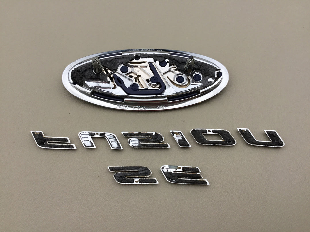 2013-2018 Ford Fusion SE Trunk Emblem Set