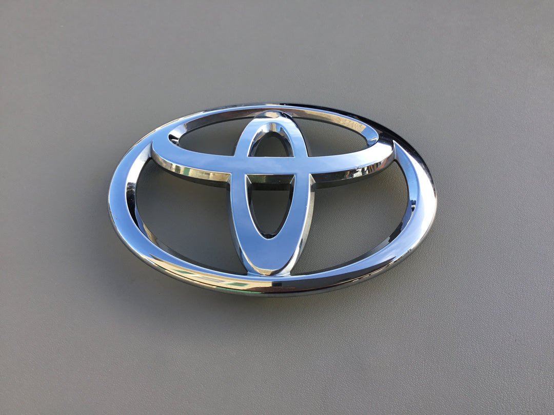 2011-2013 Toyota Highlander Grille Emblem