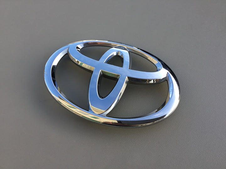 2011-2013 Toyota Highlander Grille Emblem