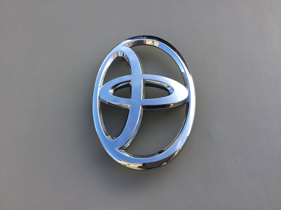 2011-2013 Toyota Highlander Grille Emblem