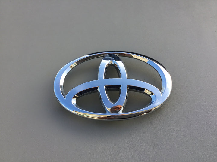 2011-2013 Toyota Highlander Grille Emblem