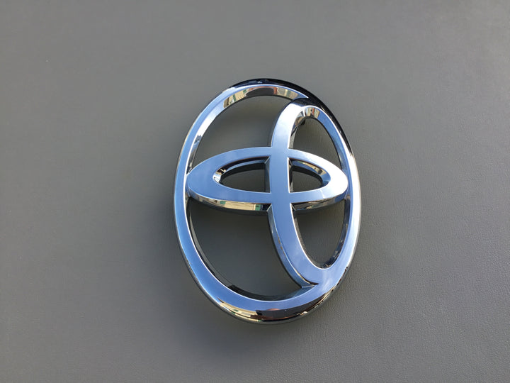 2011-2013 Toyota Highlander Grille Emblem