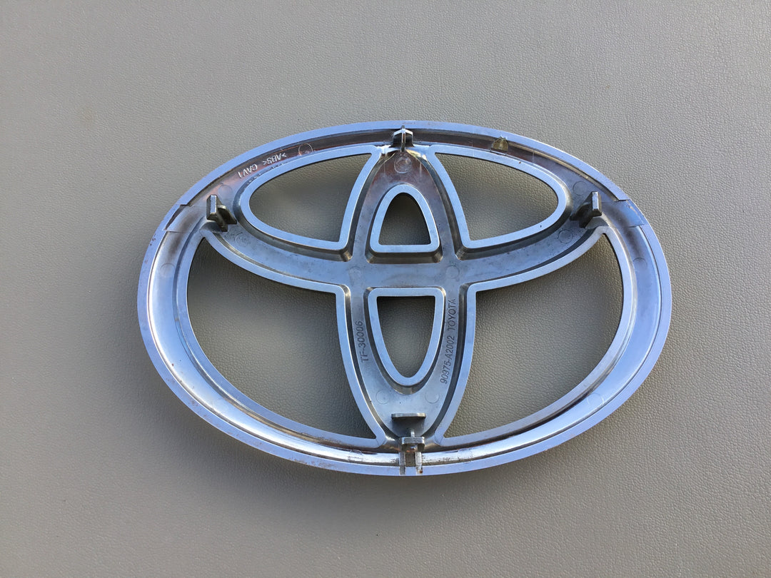 2011-2013 Toyota Highlander Grille Emblem