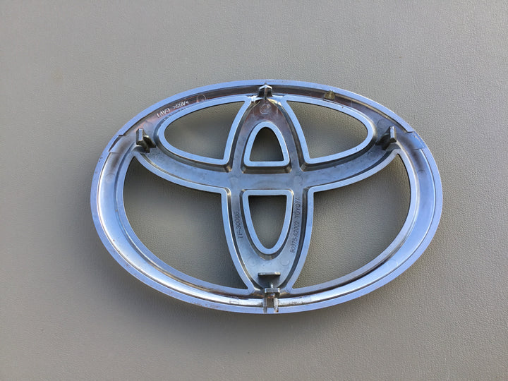 2011-2013 Toyota Highlander Grille Emblem