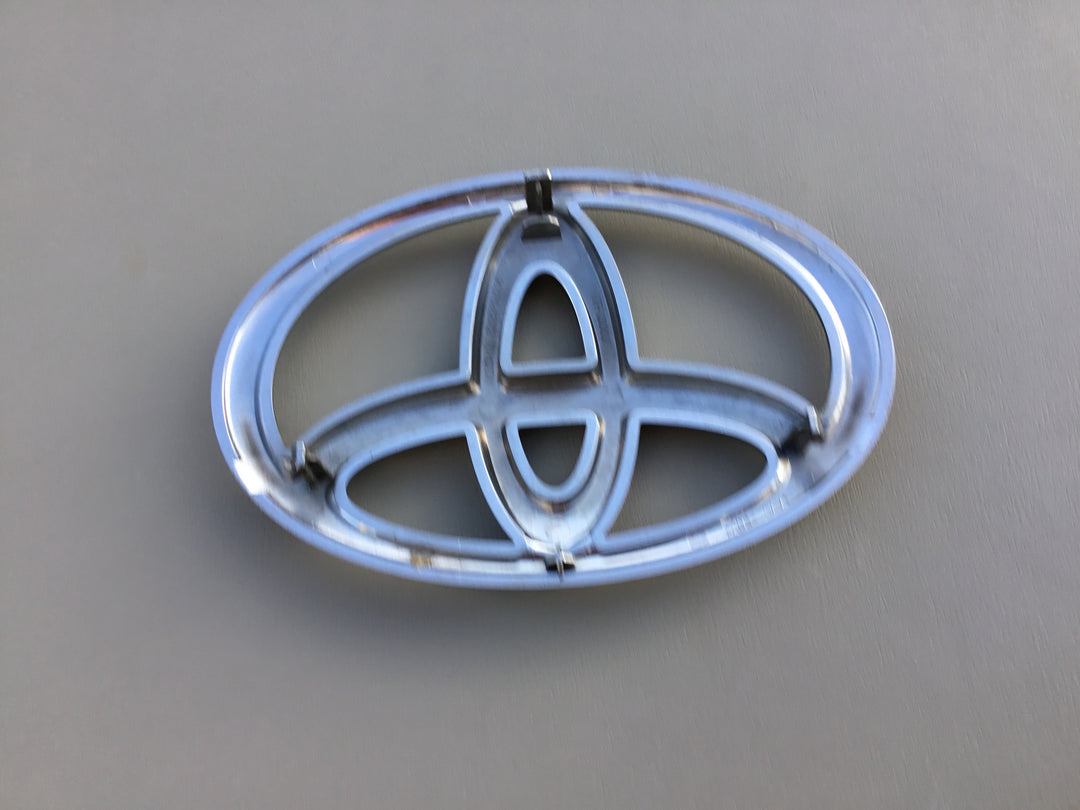 2011-2013 Toyota Highlander Grille Emblem