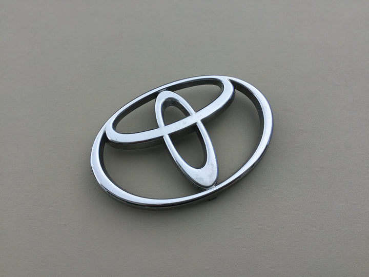 2000-2002 Toyota Tundra Grille Emblem