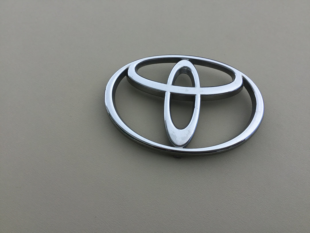 2000-2002 Toyota Tundra Grille Emblem