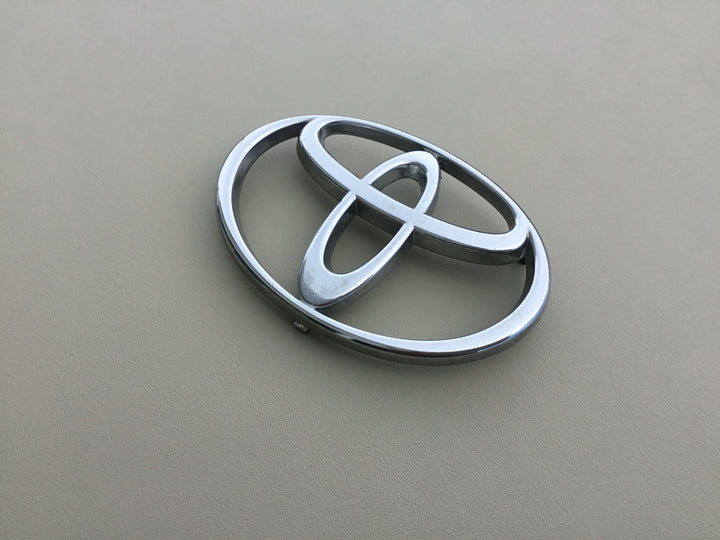 2000-2002 Toyota Tundra Grille Emblem