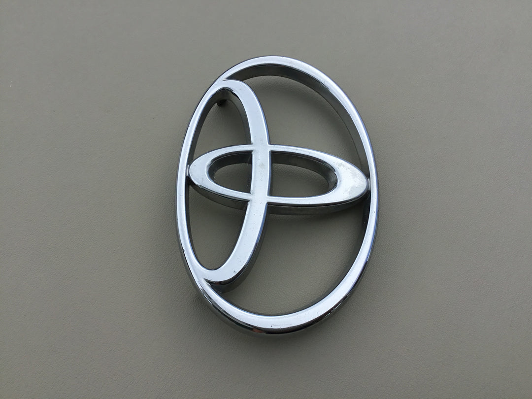 2000-2002 Toyota Tundra Grille Emblem