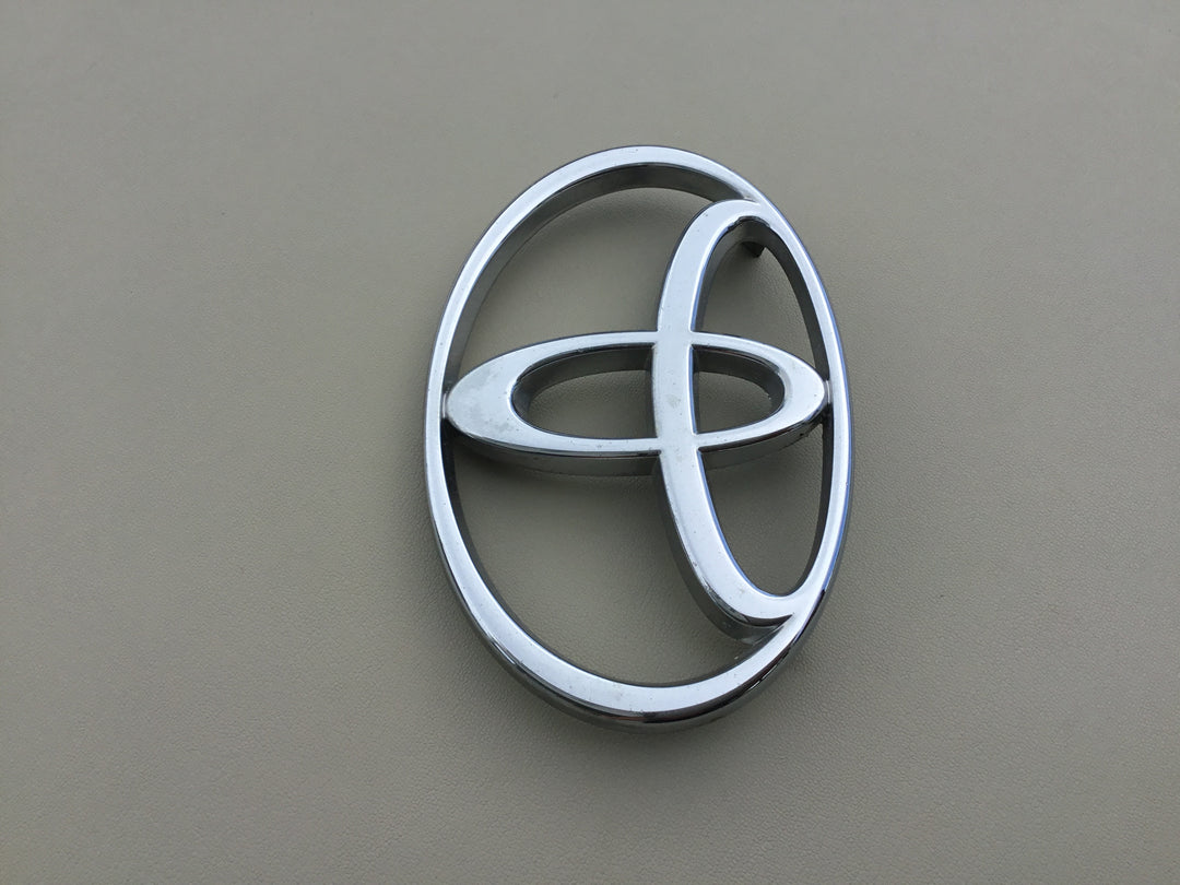 2000-2002 Toyota Tundra Grille Emblem