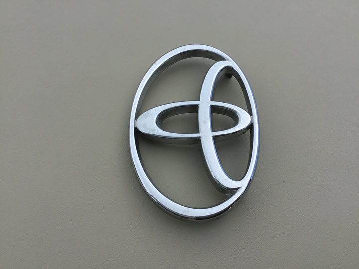 2000-2002 Toyota Tundra Grille Emblem