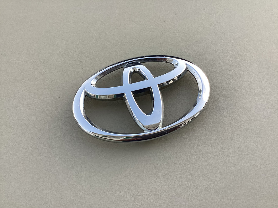 2015-2017 Toyota Camry Grille Emblem
