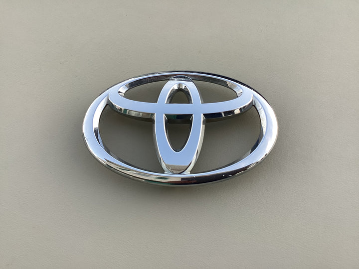 2015-2017 Toyota Camry Grille Emblem