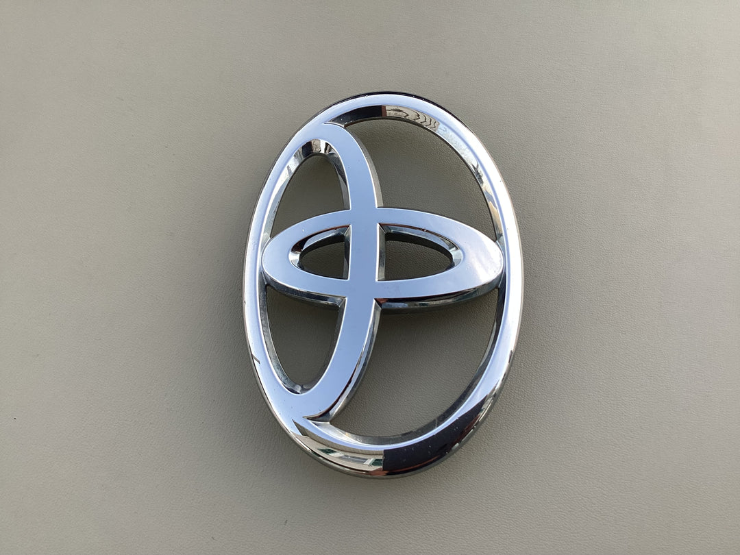 2015-2017 Toyota Camry Grille Emblem