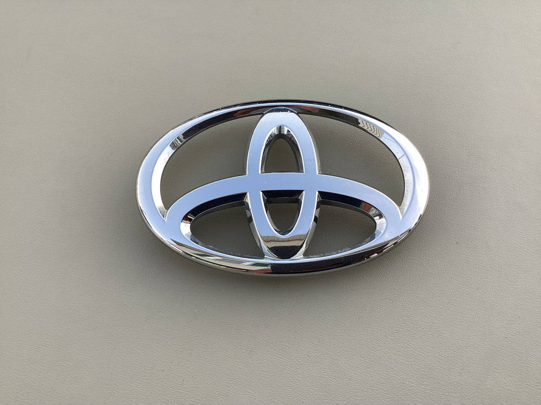 2015-2017 Toyota Camry Grille Emblem