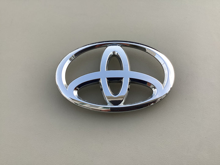 2015-2017 Toyota Camry Grille Emblem