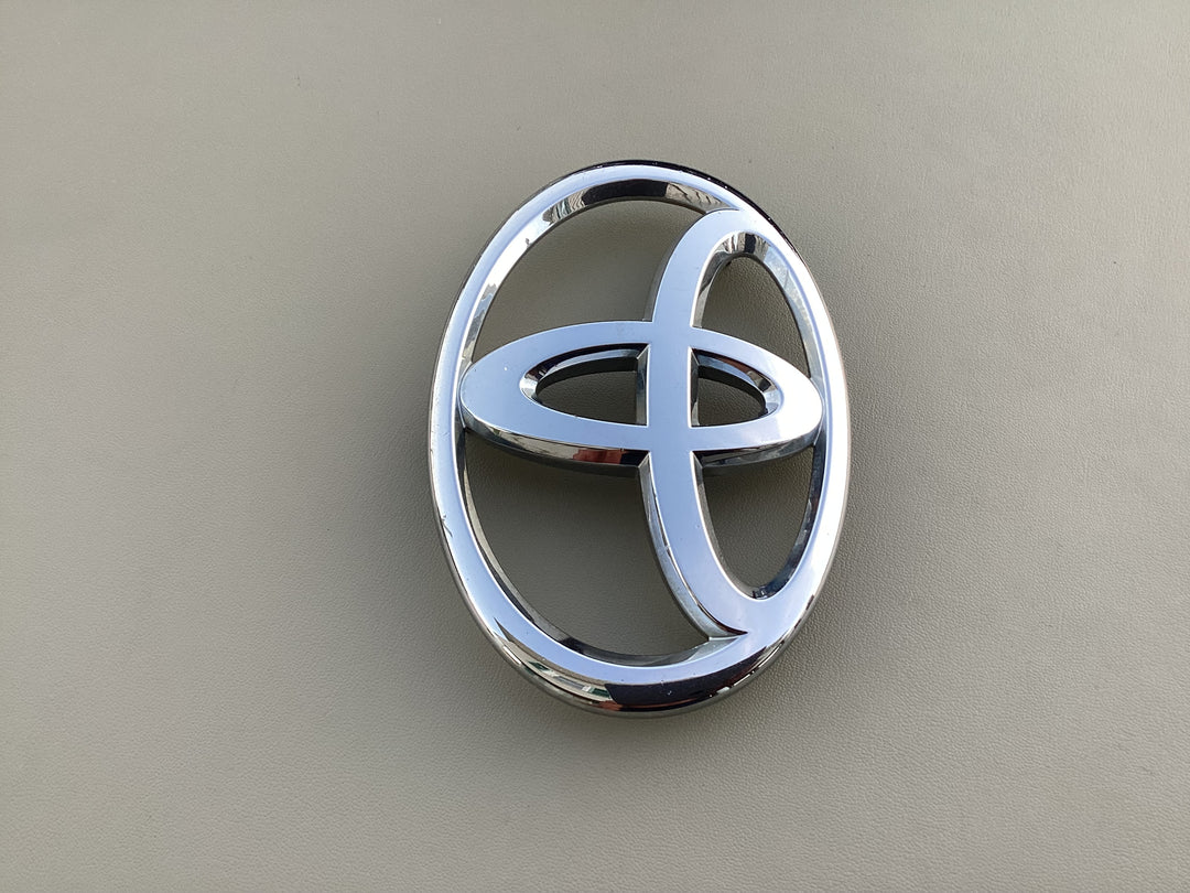 2015-2017 Toyota Camry Grille Emblem
