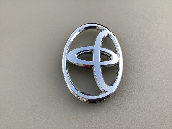 2015-2017 Toyota Camry Grille Emblem