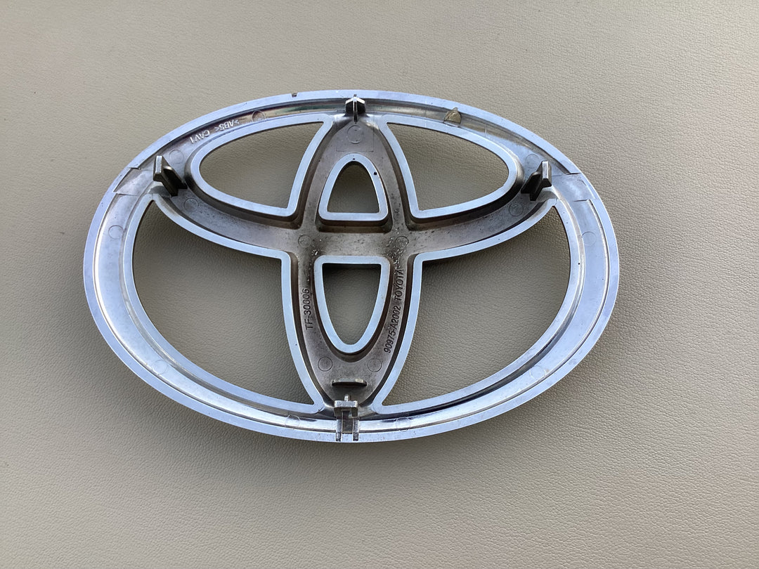2015-2017 Toyota Camry Grille Emblem