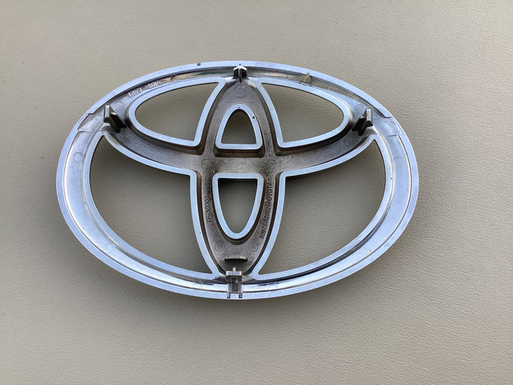 2015-2017 Toyota Camry Grille Emblem