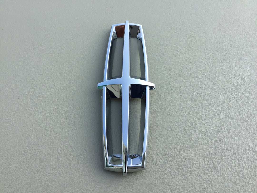 2007-2009 Lincoln MKZ Grille Emblem