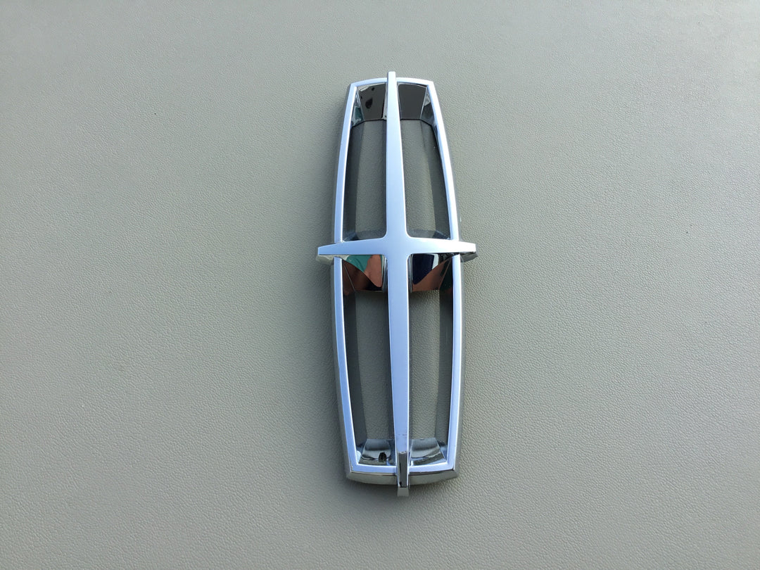 2007-2009 Lincoln MKZ Grille Emblem