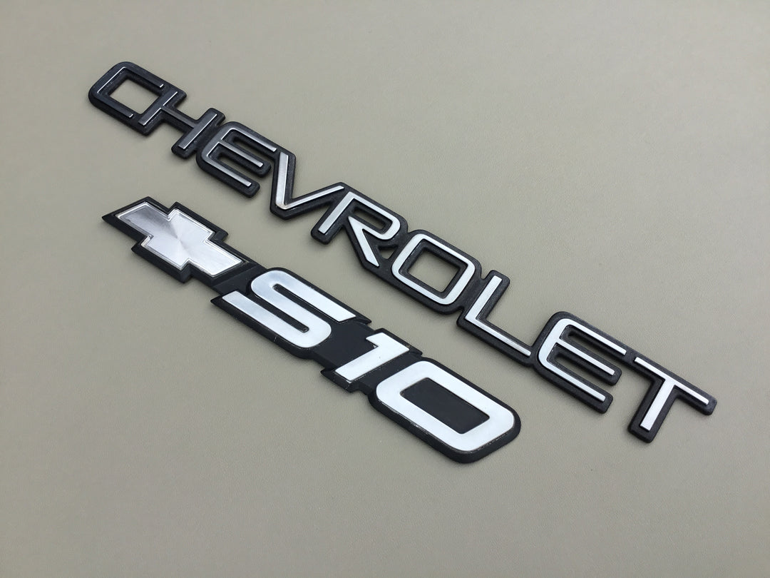 1998-2005 Chevrolet S10 Tailgate Emblem Set