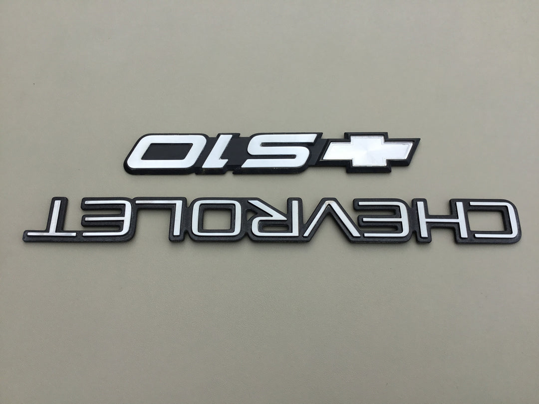 1998-2005 Chevrolet S10 Tailgate Emblem Set