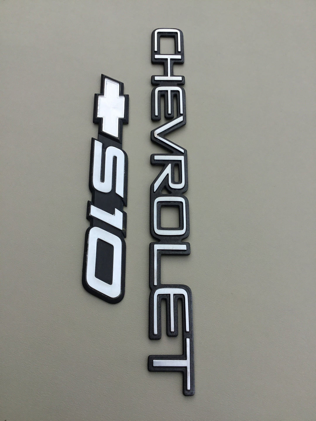 1998-2005 Chevrolet S10 Tailgate Emblem Set