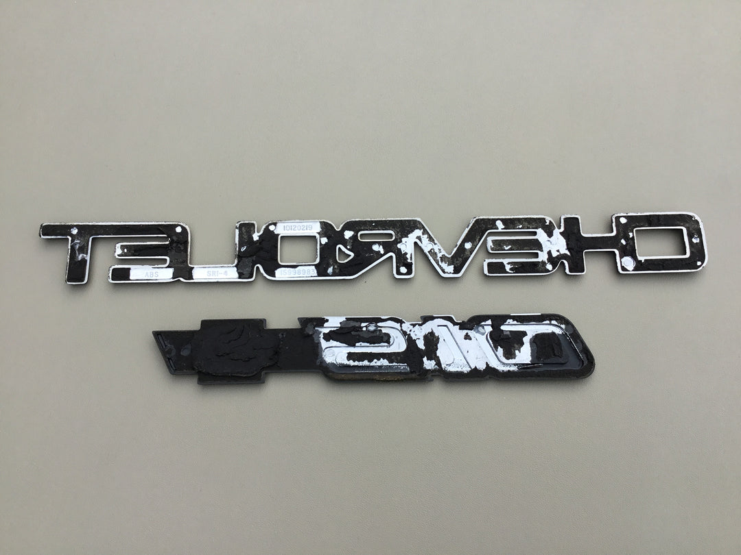 1998-2005 Chevrolet S10 Tailgate Emblem Set