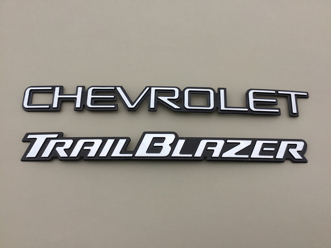 2002-2004 Chevrolet Trailblazer Tailgate Emblem Set