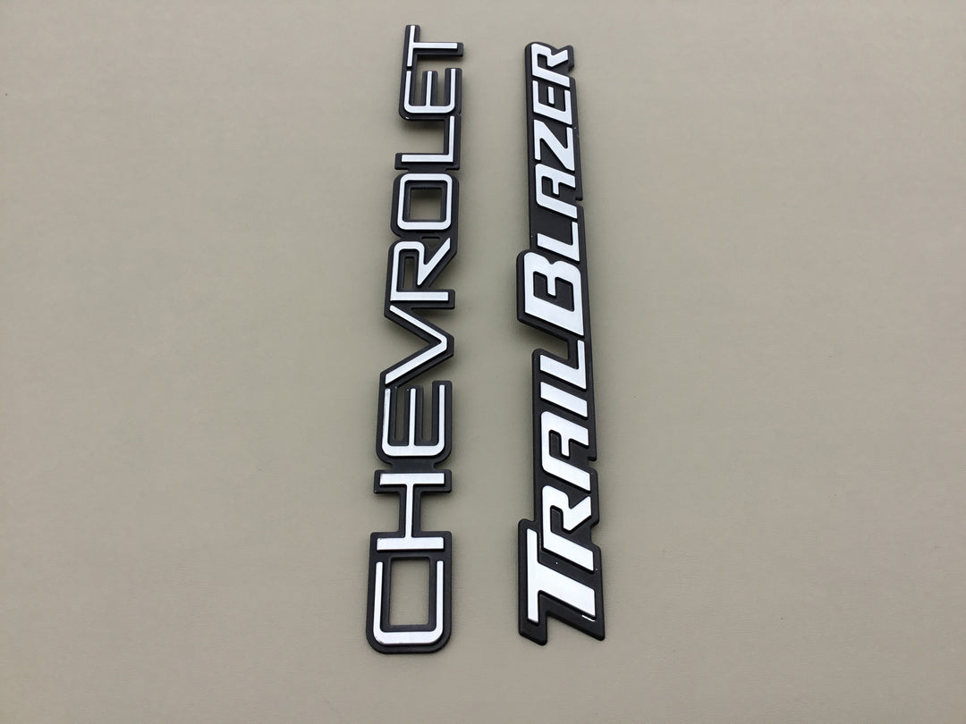 2002-2004 Chevrolet Trailblazer Tailgate Emblem Set