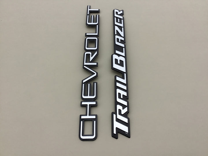 2002-2004 Chevrolet Trailblazer Tailgate Emblem Set