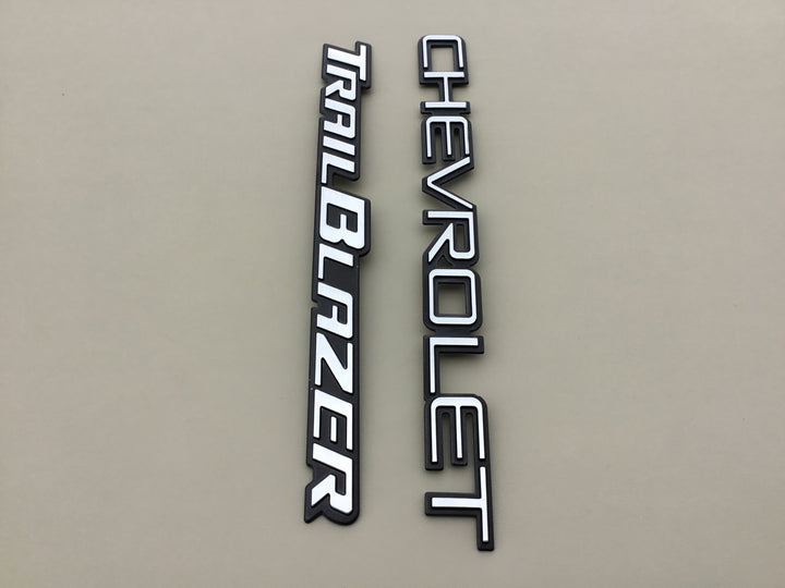 2002-2004 Chevrolet Trailblazer Tailgate Emblem Set