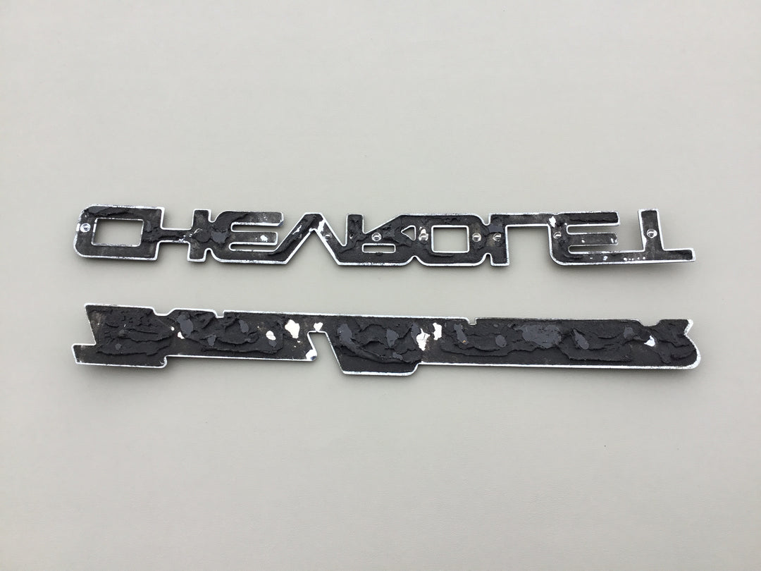 2002-2004 Chevrolet Trailblazer Tailgate Emblem Set