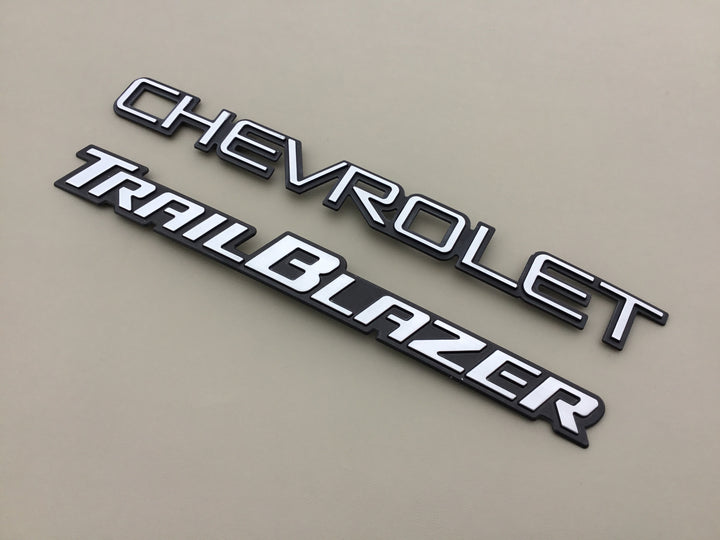 2002-2004 Chevrolet Trailblazer Tailgate Emblem Set