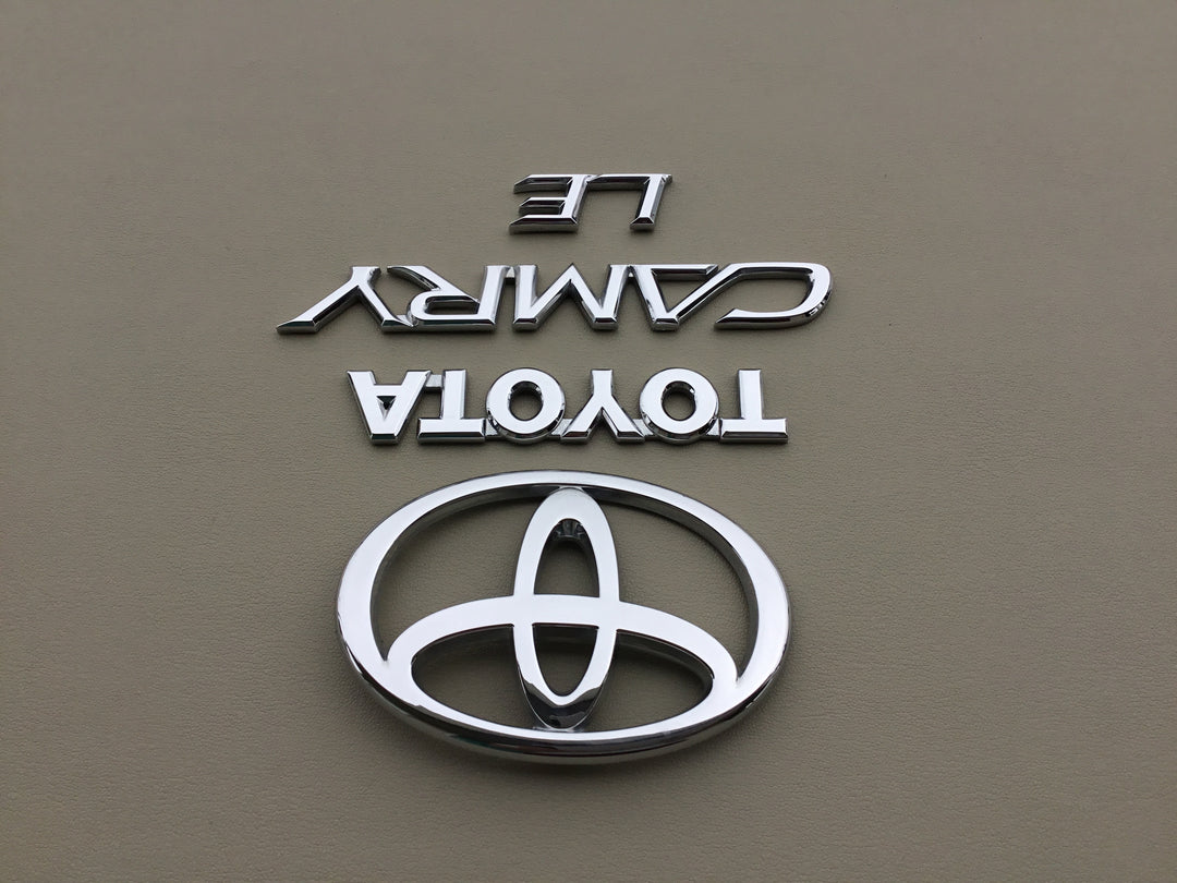 2002-2006 Toyota Camry LE Trunk Emblem Set