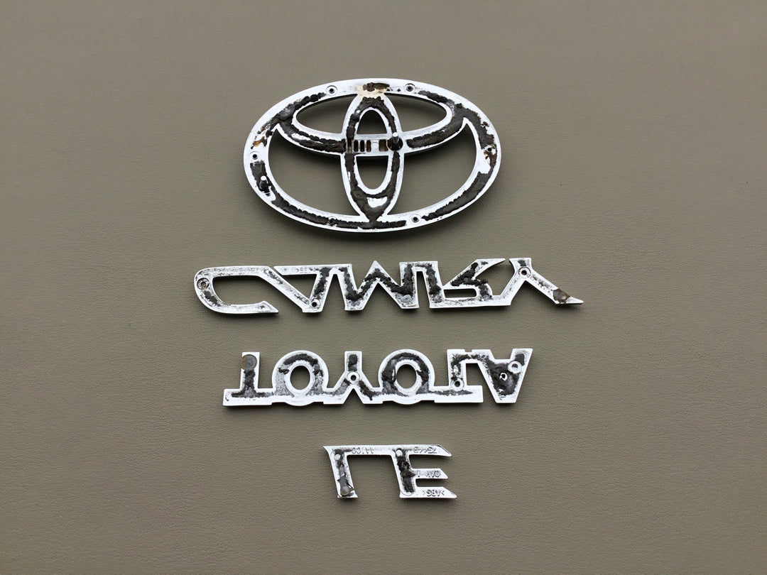 2002-2006 Toyota Camry LE Trunk Emblem Set