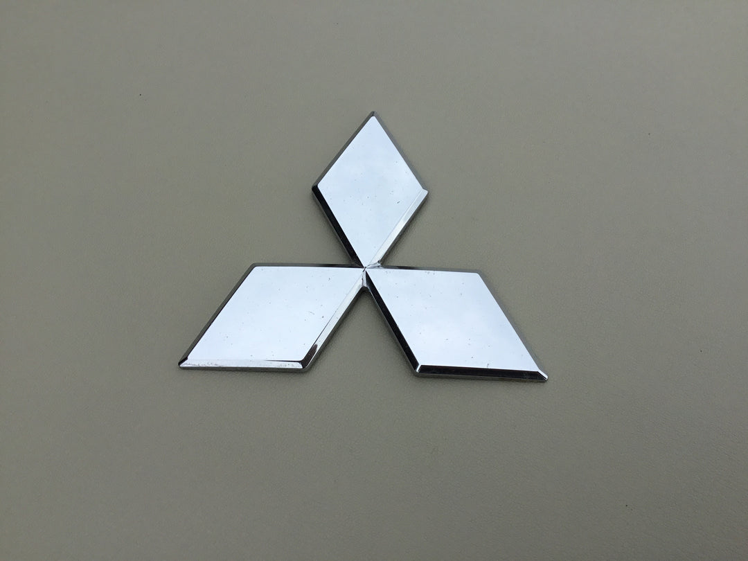 2003-2006 Mitsubishi Outlander Grille Emblem