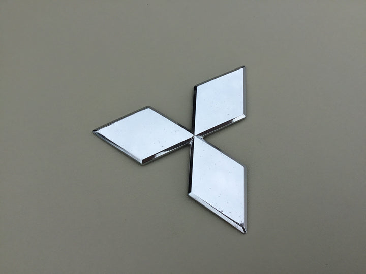 2003-2006 Mitsubishi Outlander Grille Emblem