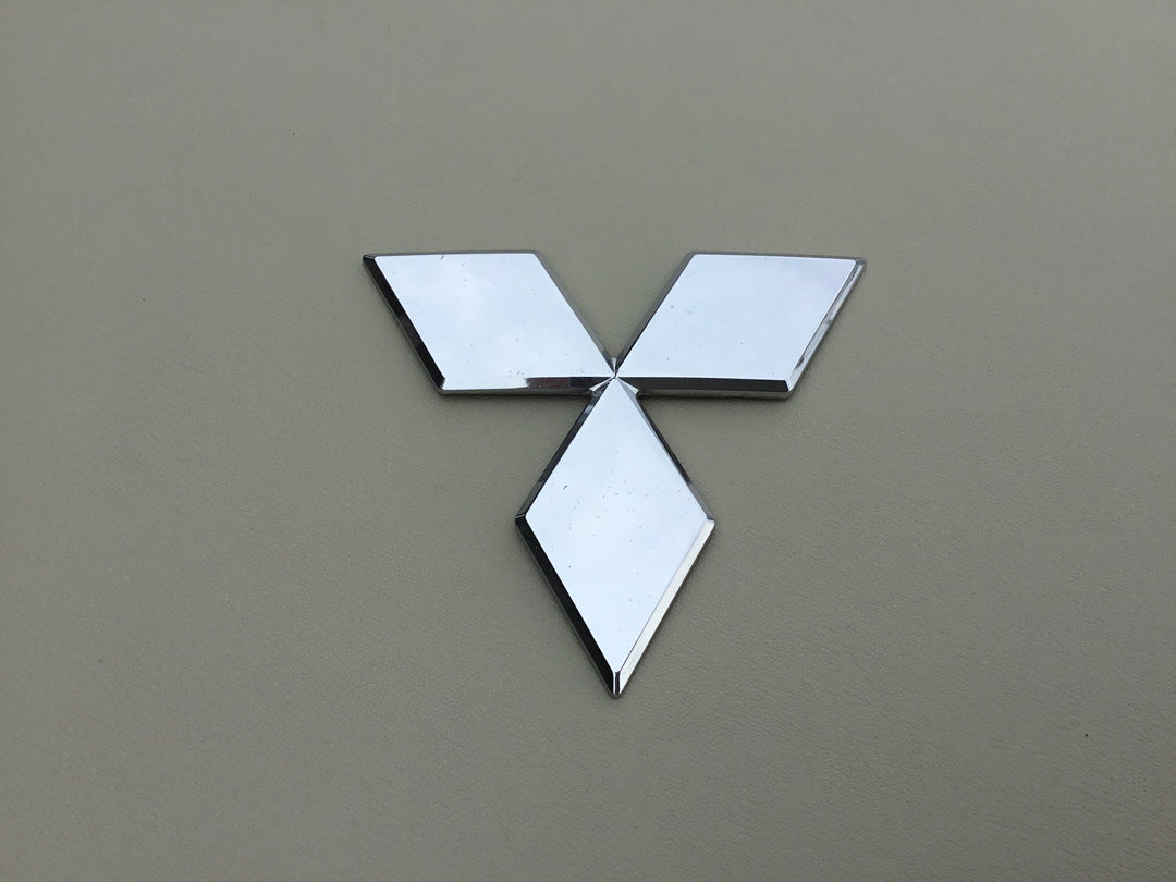 2003-2006 Mitsubishi Outlander Grille Emblem