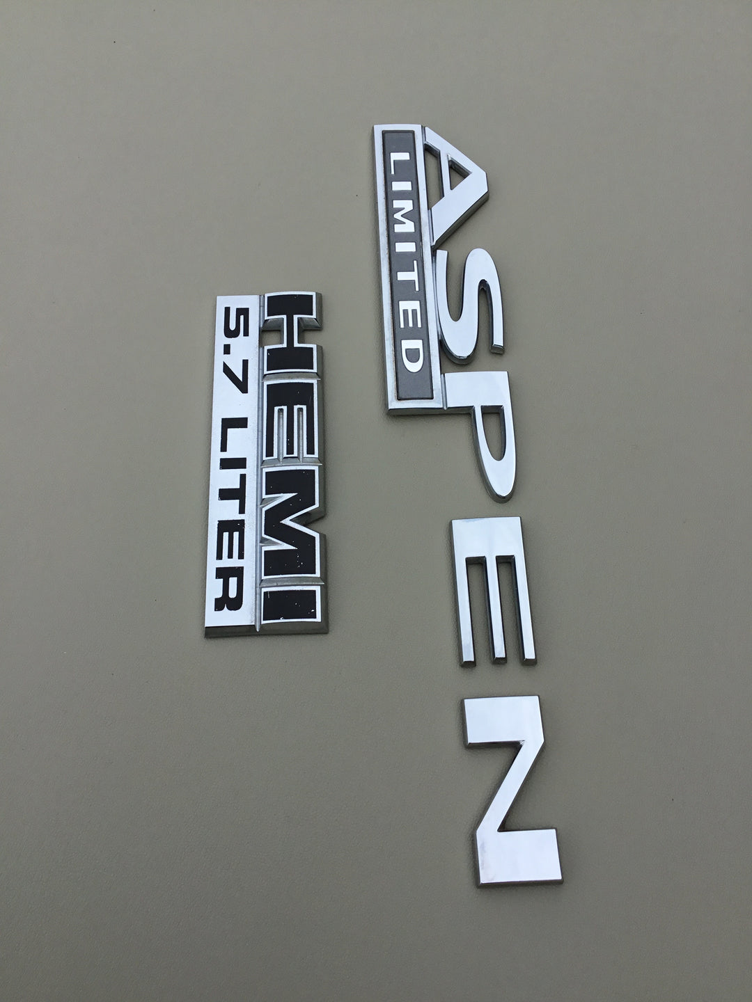 2007-2009 Chrysler Aspen Limited Hemi 5.7 Liter Tailgate Emblem Set