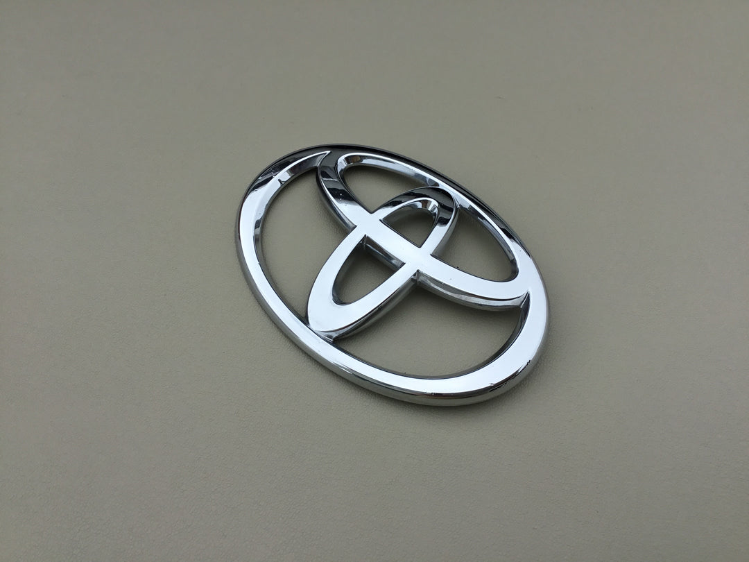 2004-2009 Toyota Prius Hood Emblem