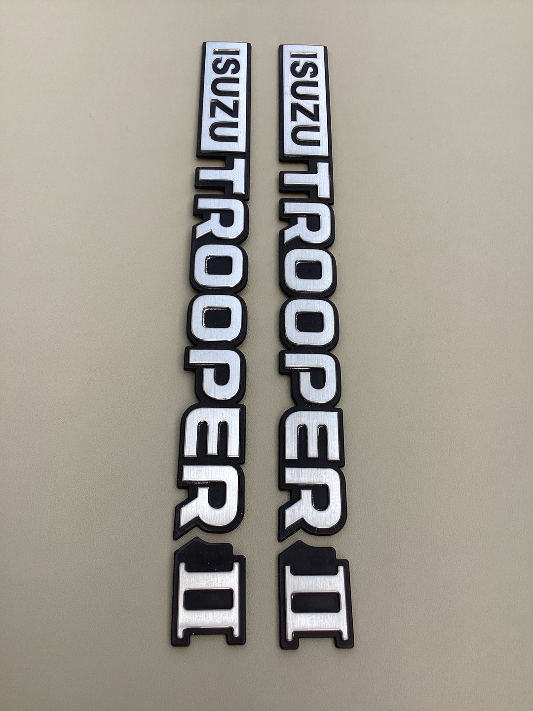1989-1991 Isuzu Trooper II Side Quarter Emblem Set